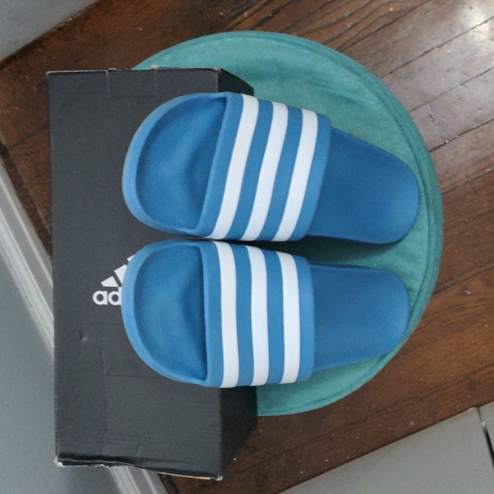 Sandals - Picture 2 of 3
